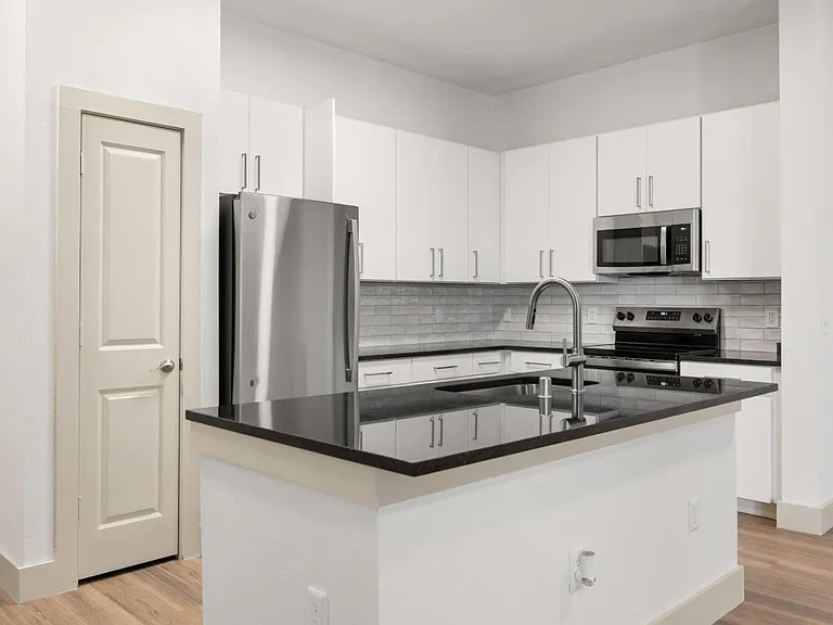 Maple District Lofts — Photo 27
