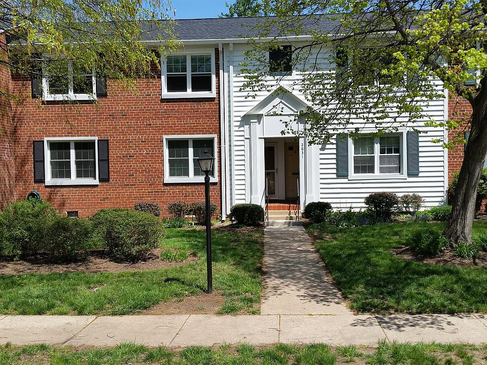 1st image of 2831B S Wakefield St