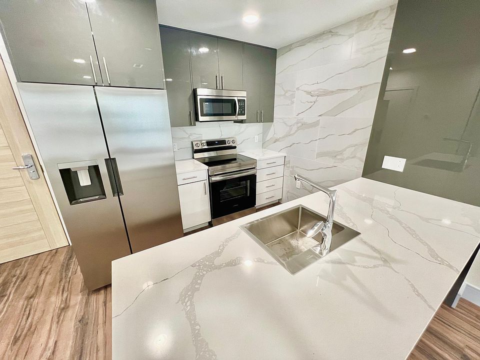1st image of 4900 Spruce St #315