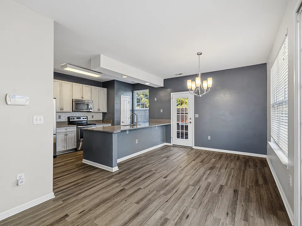 1168 Westbriar Dr