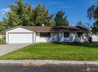 63 Sunset Dr, Electric City, WA 99123