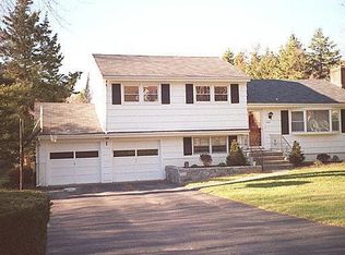 143 Weeping Willow Ln, Fairfield, CT 06432