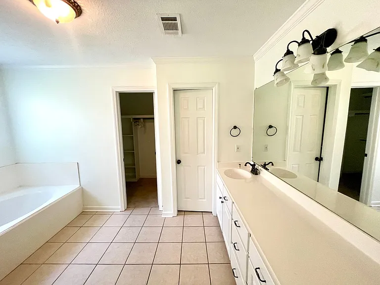 208 Chestnut Dr — Photo 10