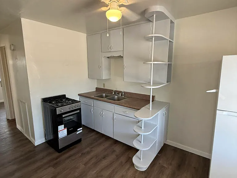 5009 E 1st St — Photo 9