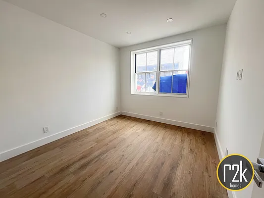 Rented by Realty 2000 Corp | media 17