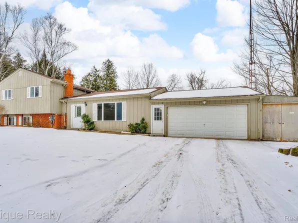 5706 Belle River Rd, Attica, MI 48412