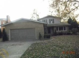 19907 W Doyle Pl, Grosse Pointe Woods, MI 48236