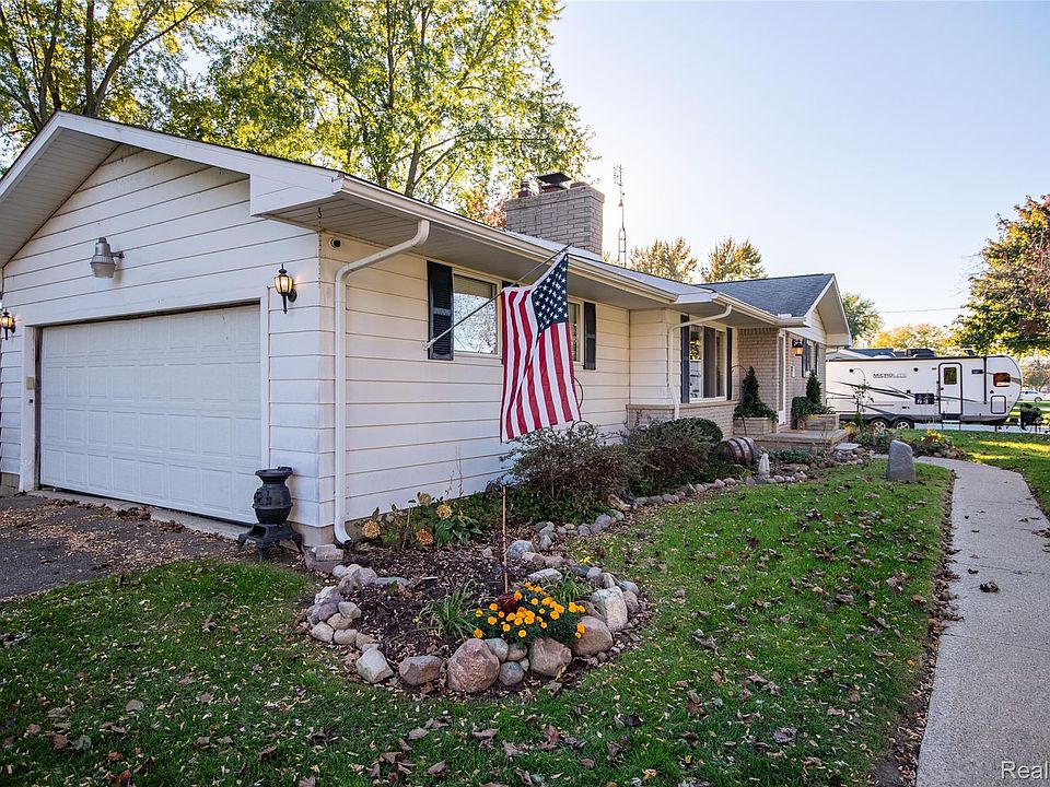 2479 N Long Lake Rd, photo 4