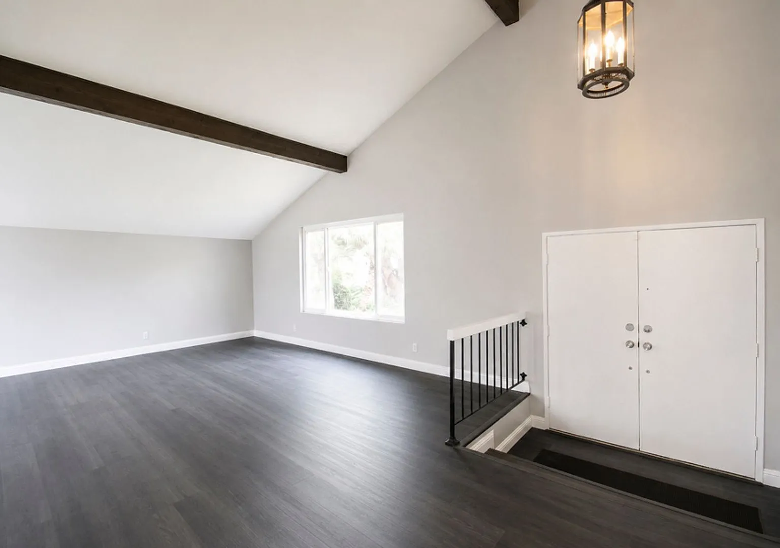 Large and Updated Fountain Valley Home — Photo 4