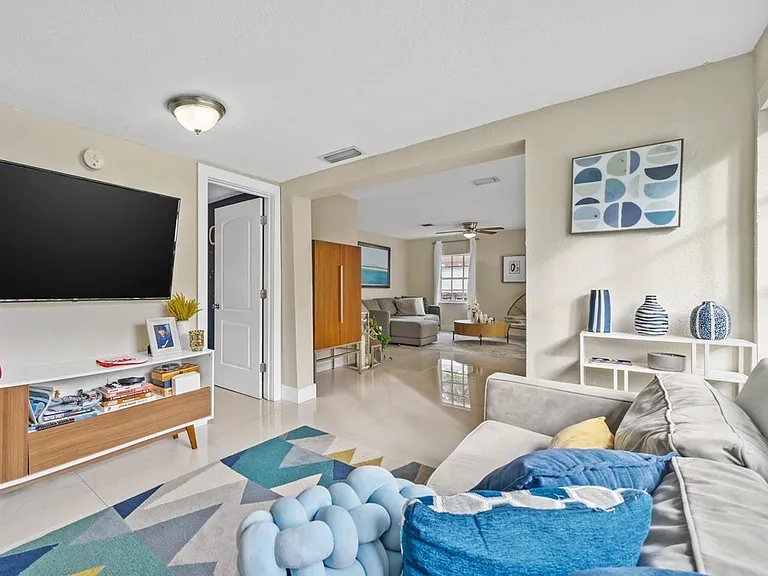 4455 SW 10th St #SFH — Photo 5