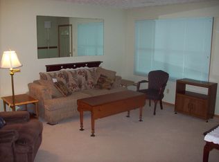 245 W Heatherwood Dr, Barberton, OH