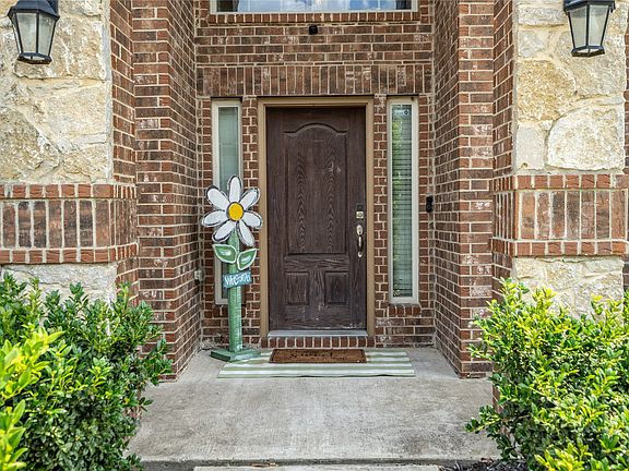 3rd image of 2101 Trinity Ln