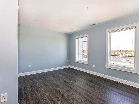 5th image of 978 Providence Hwy #404