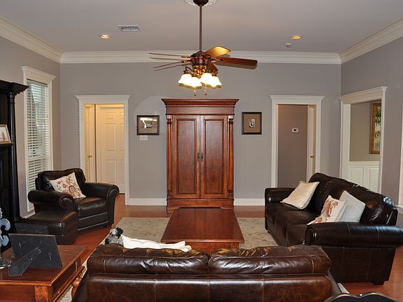4th image of 125 Sugarwood Blvd