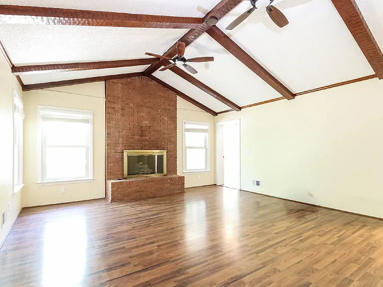 9424 Highgate Rd — Photo 2
