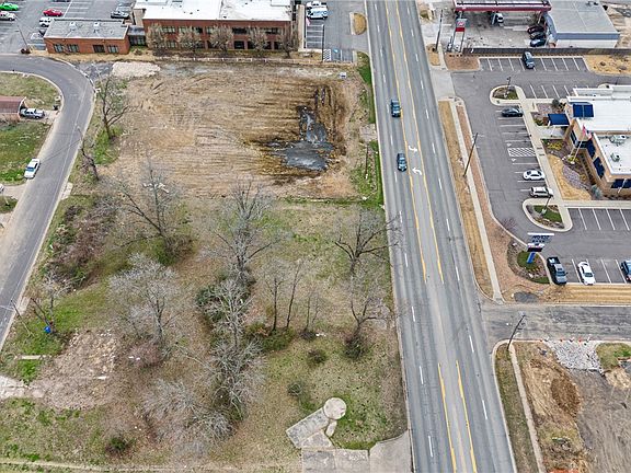 5th image of 824 N Arkansas Ave