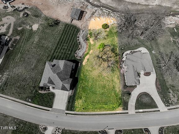 5th image of 156 Forest Ln N