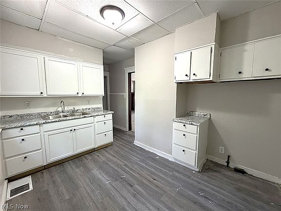 3rd image of 9609 Yale Ave