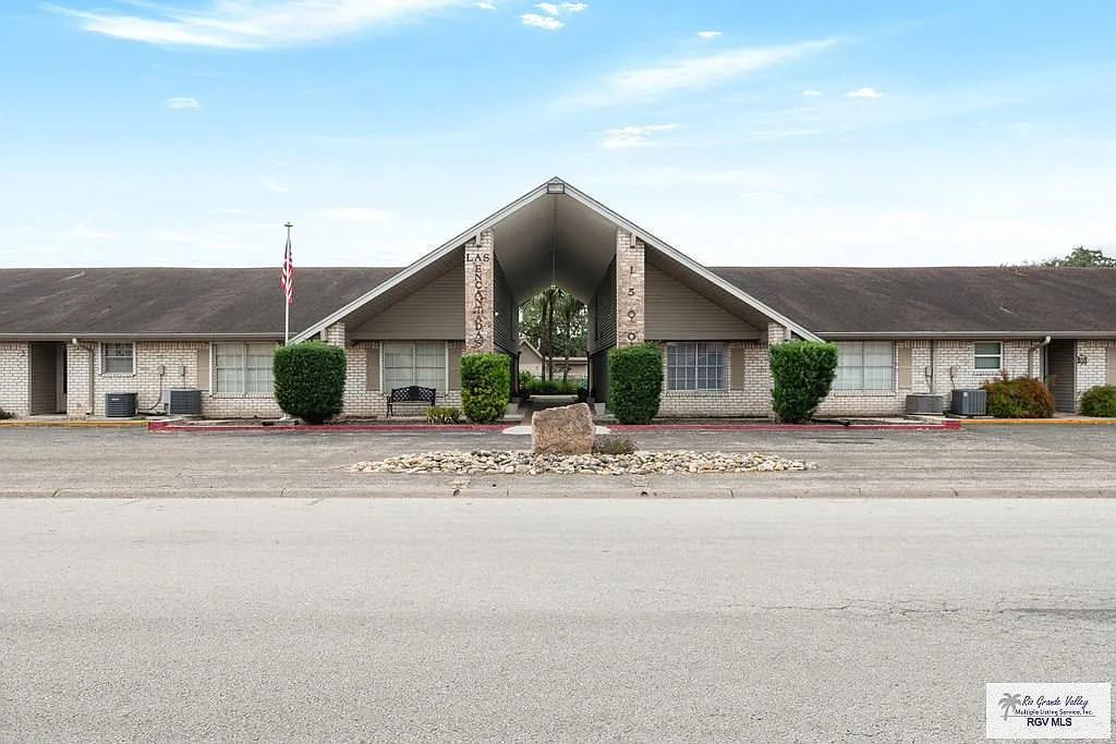 2 bed, 1.0 bath, 1237 sqft, $1,200 — Photo 1