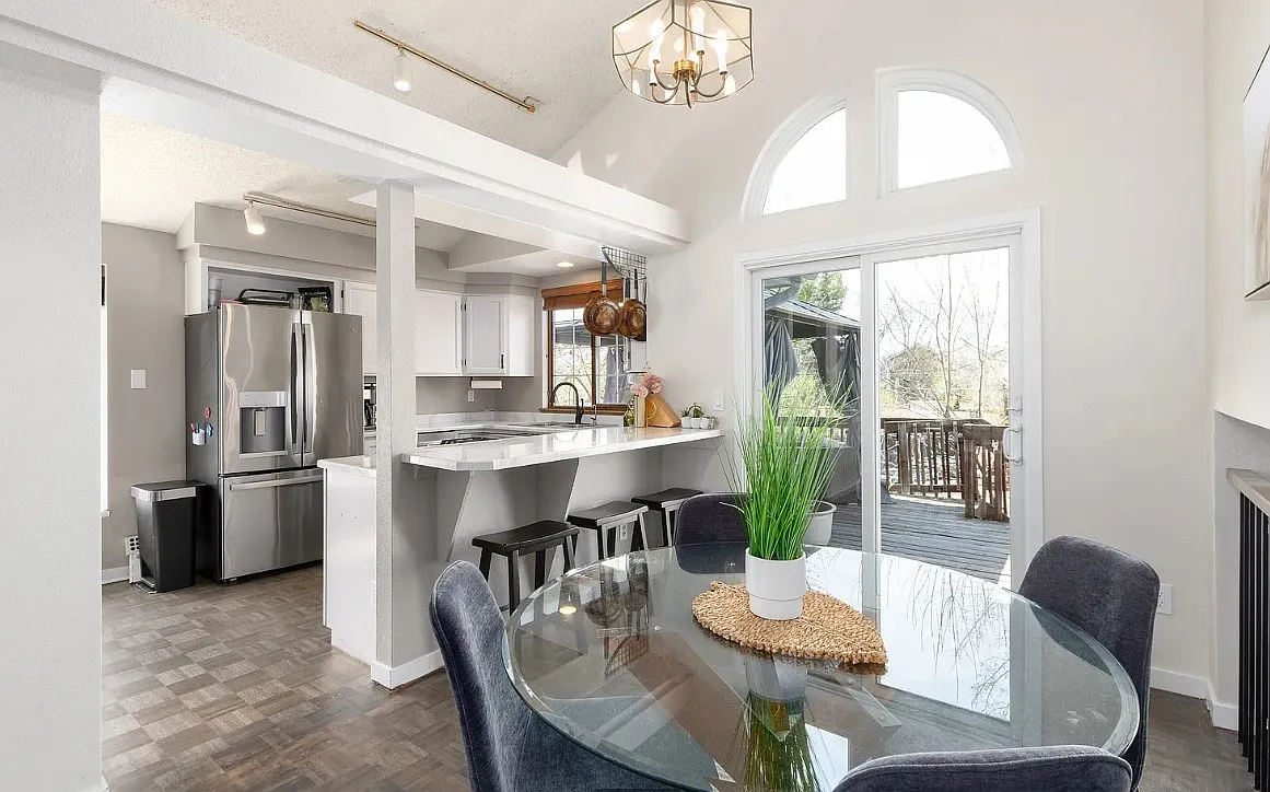 5 bed, 2950 sqft, $3,900 — Photo 4