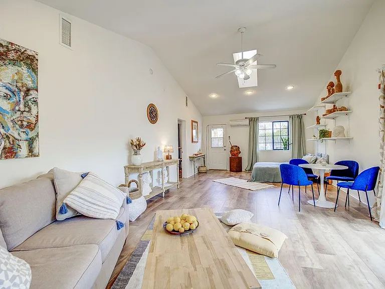 6308 W Port Royale Ln — Photo 57