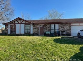 1400 NE 3rd St, Pryor, OK 74361