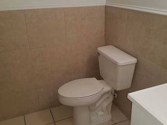 5th image of 224 NW 12th Ct APT 2