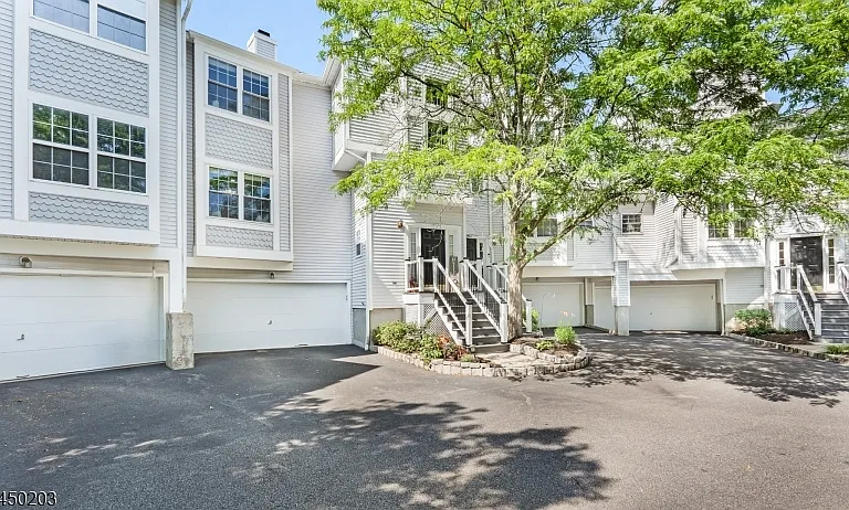 2202 Yardley Pl — Photo 1