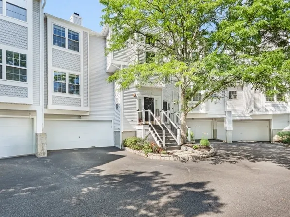 2202 Yardley Pl, Whippany, NJ 07981