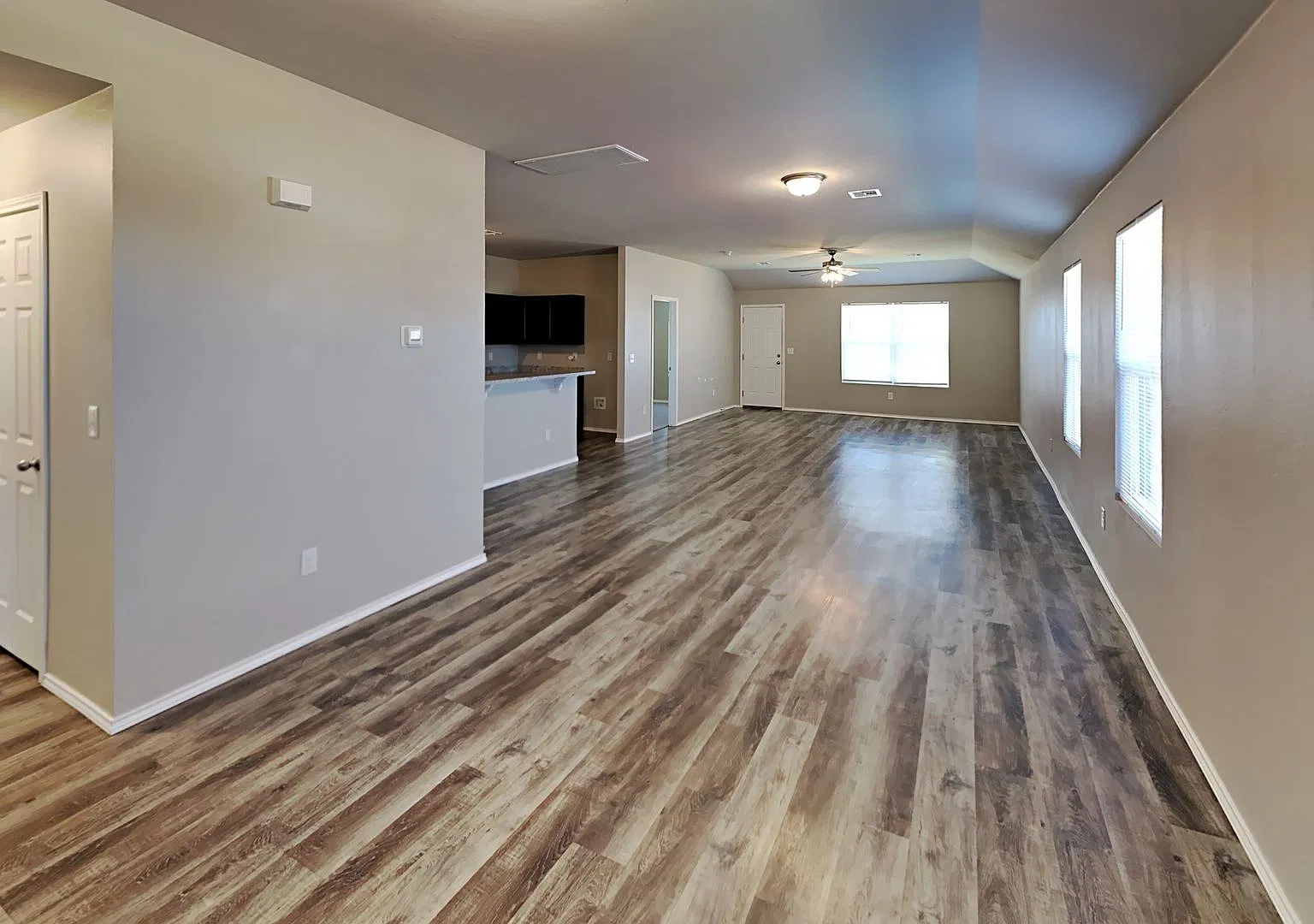 Very Nice 3 Bedroom 2 Bath Home in Yukon Schools — Photo 4
