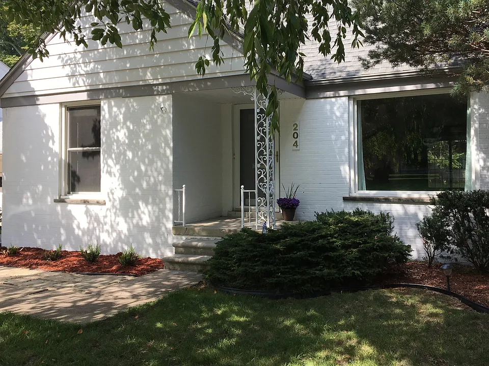 204 Moross Rd