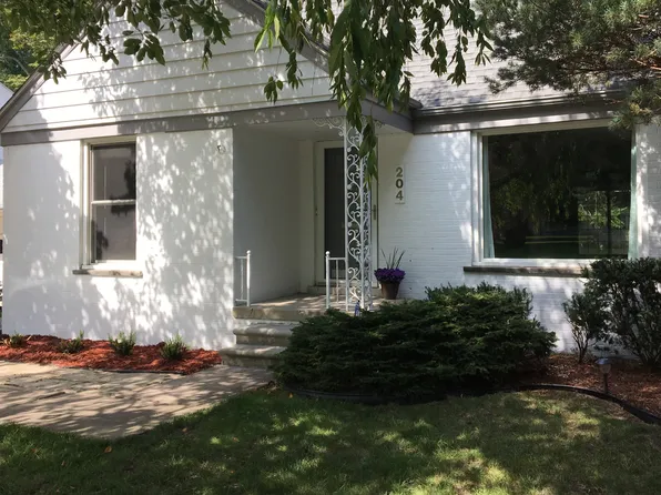204 Moross Rd, Grosse Pointe Farms, MI 48236