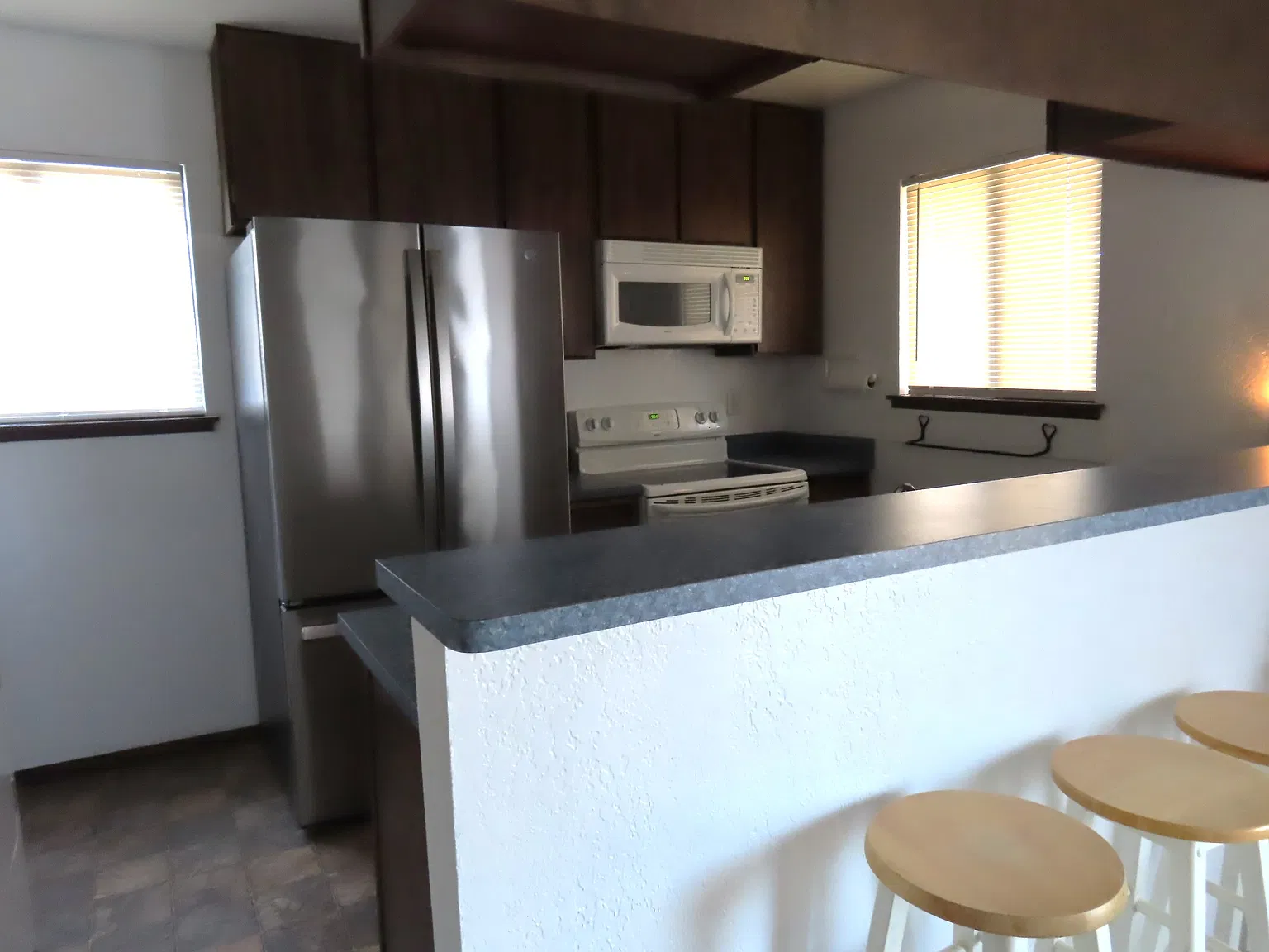 2 bed, 900 sqft, $1,400 — Photo 3