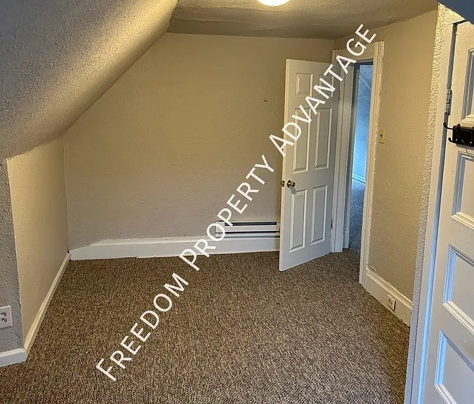905 Cherokee St — Photo 8