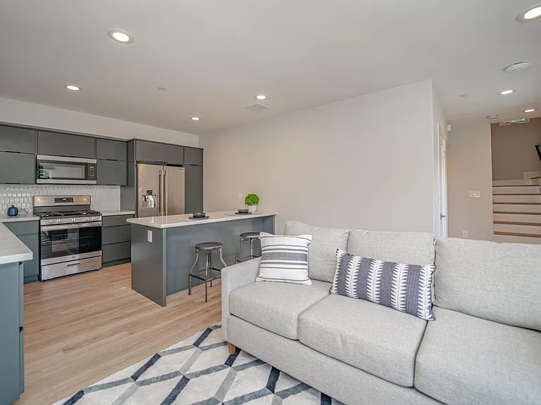 2115 Holly Dr — Photo 18