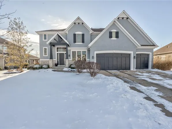 16416 Oakmont St, Overland Park, KS 66221