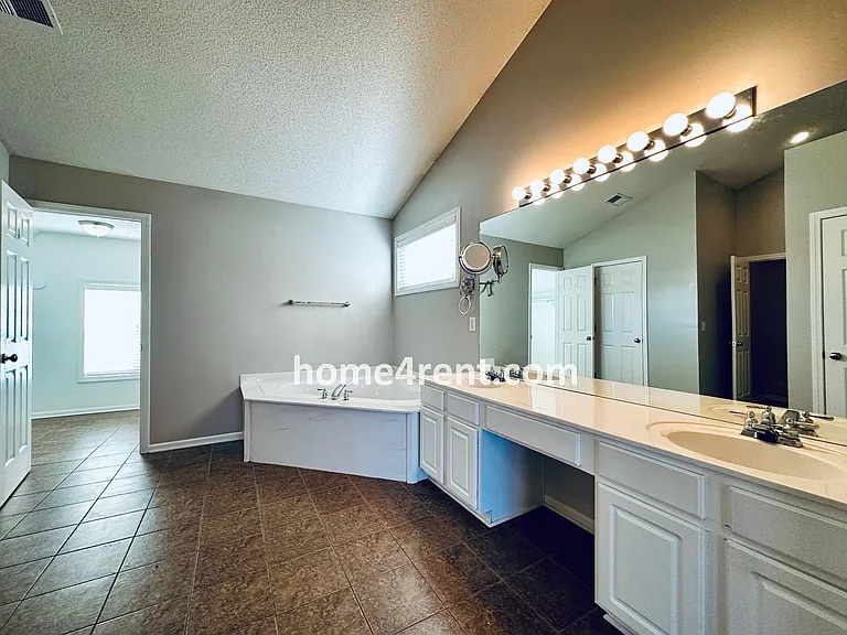 15252 W 158th Ter — Photo 26