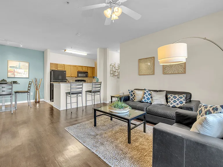 West 10 — Photo 39