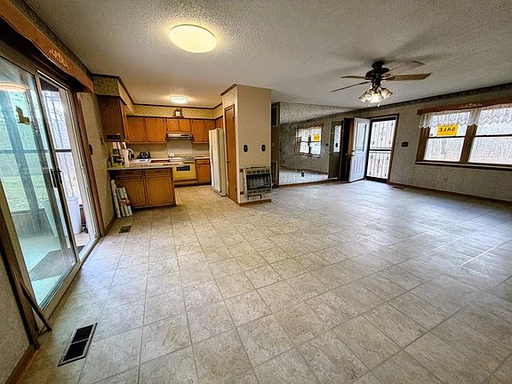 5th image of 903 Arkansas Ave