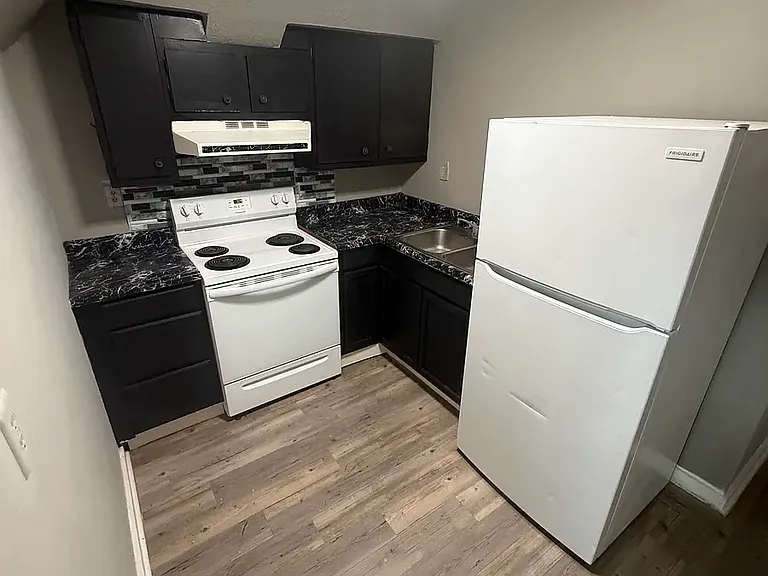 221 College St #3 — Photo 2