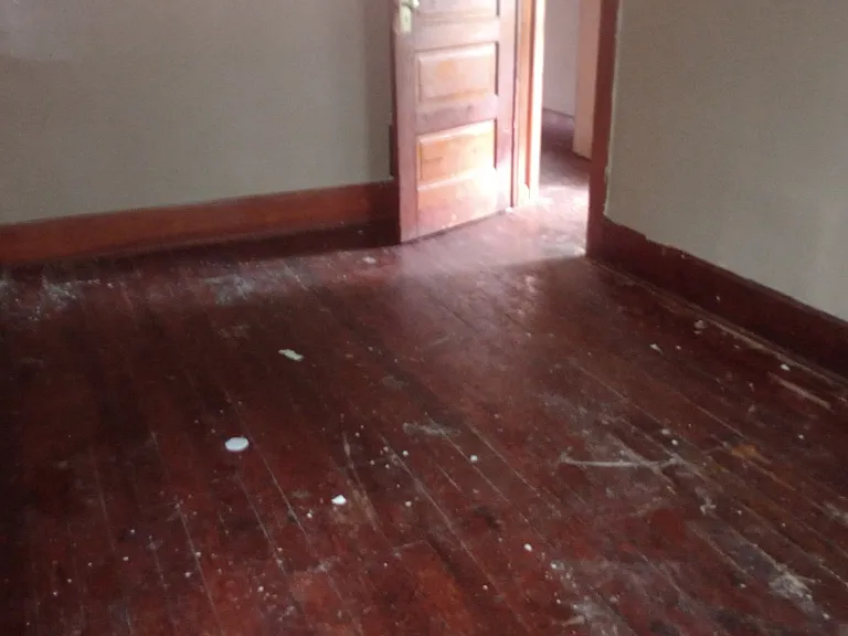 1121 Taft Ave — Photo 6