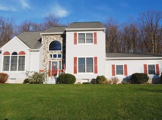 7 Skylar Ct, Oak Ridge, NJ 07438