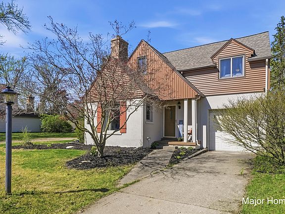 4th image of 1017 Lamberton St NE