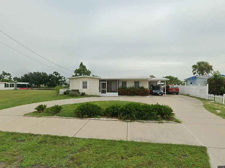 21160 Edgewater Dr — Photo 1