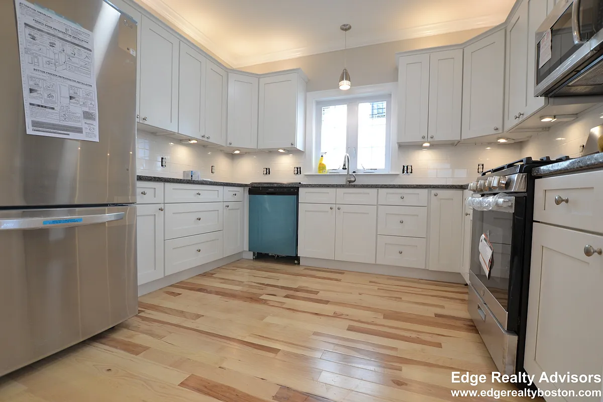 Building Photo - 168 Bigelow St #1