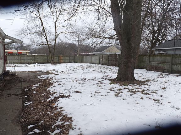 4th image of 921 Turner Ave