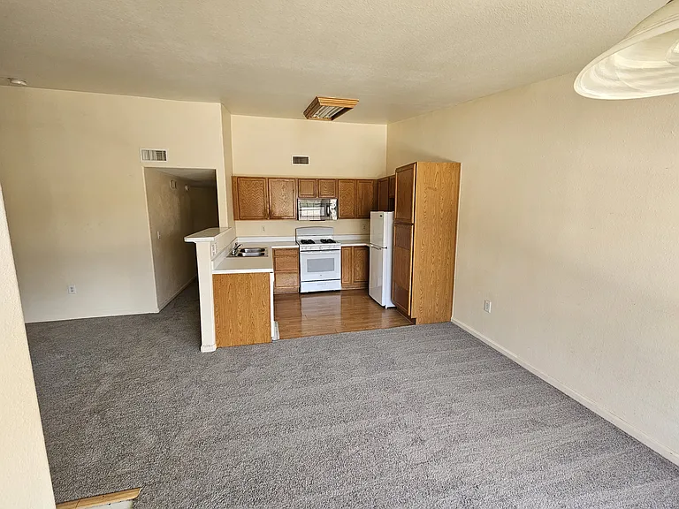 5431 S Dover St #202 — Photo 3