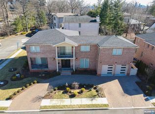 60 McElroy Ave, Fort Lee, NJ 07024