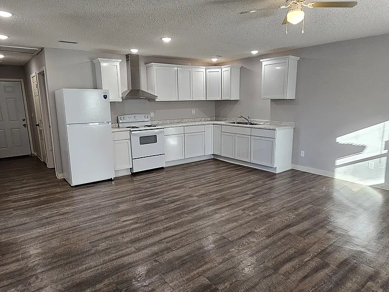 1610 Greer St — Photo 2