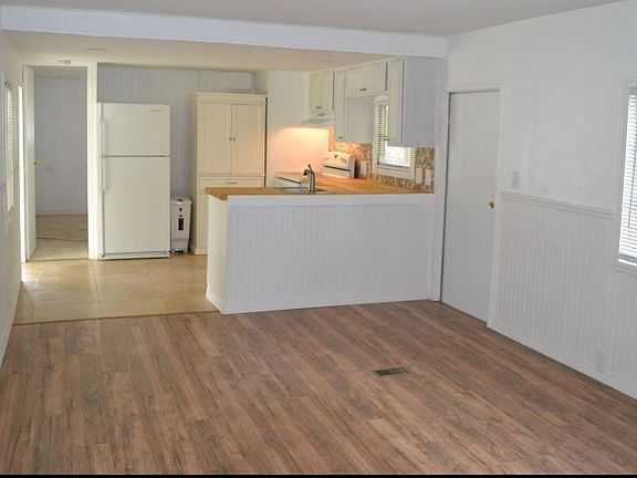 4th image of 933 Sabal Palm Dr